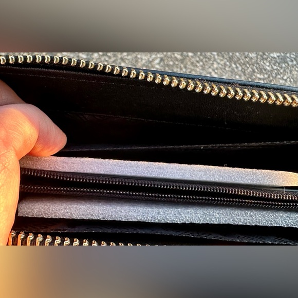 LOVE MOSCHINO!❤️Zip Around/ Black Faux Leather/Wallet w/gold hearts/studs - Picture 13 of 16